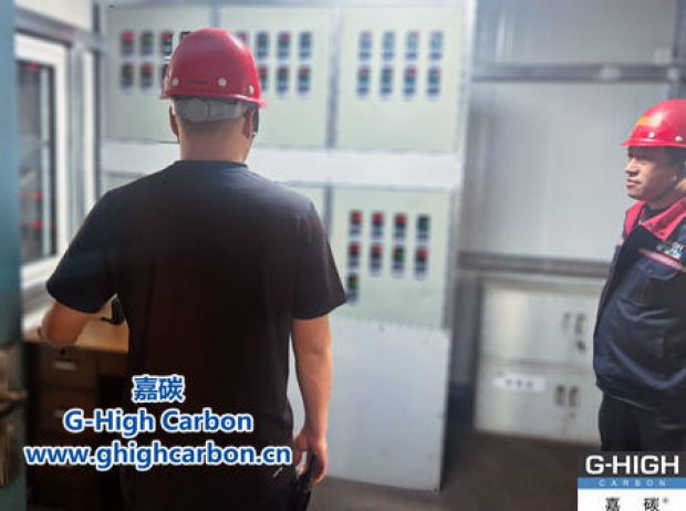 現(xiàn)場(chǎng)負(fù)責(zé)人嚴(yán)謹(jǐn)把關(guān)，確保生產(chǎn)高效安全